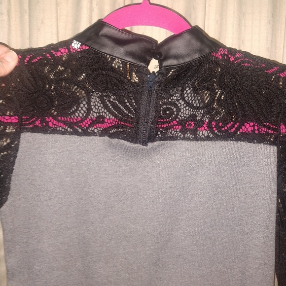 Gorgeous and unique top - Like New Condition. - Picture 5 of 5